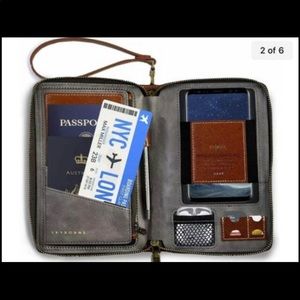 Traveling wallet (with build-in portable phone charger)